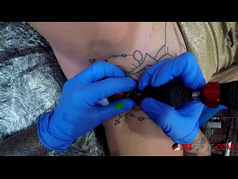 ❤️ Extremamente tatuada, a brasa Sully Savage fez uma tatuagem em seu clítoris ️❌ Apenas porno em porno pt-br.nastypornpics-com.ru ❤